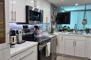 2655 Collins Ave, Miami Beach, FL 33140 - Photo 17