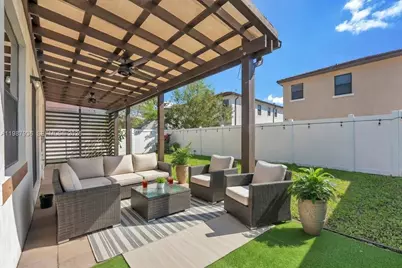 10521 W 35th Way, Hialeah, FL 33018 - Photo 29