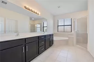 10521 W 35th Way, Hialeah, FL 33018 - Photo 23