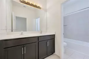 10521 W 35th Way, Hialeah, FL 33018 - Photo 19