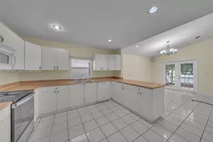 12345 NW 1st St, Plantation, FL 33325 - Photo 9