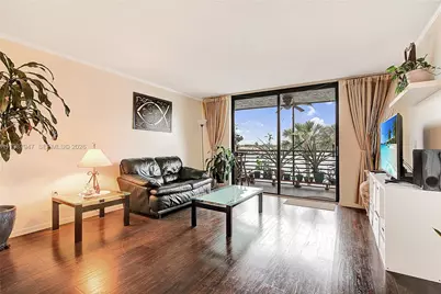 1100 Colony Point Cir #302, Pembroke Pines, FL 33026 - Photo 13