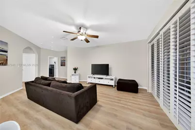 1511 NW 168th Ave, Pembroke Pines, FL 33028 - Photo 9