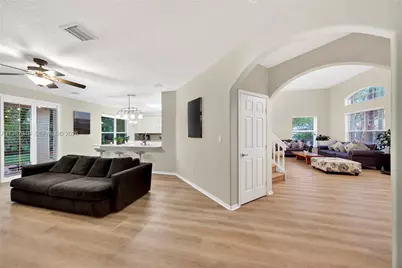 1511 NW 168th Ave, Pembroke Pines, FL 33028 - Photo 5