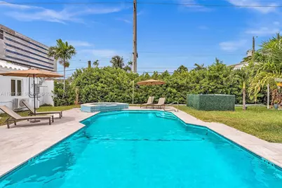 703 NE 7th St #5, Hallandale Beach, FL 33009 - Photo 3