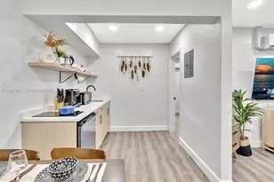 703 NE 7th St, Hallandale Beach, FL 33009 - Photo 15