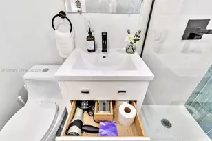 703 NE 7th St, Hallandale Beach, FL 33009 - Photo 37