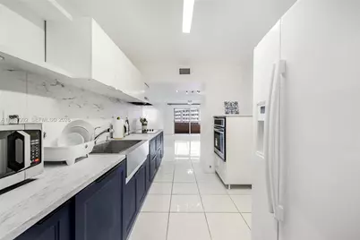 18001 N Bay Rd #505, Sunny Isles Beach, FL 33160 - Photo 5