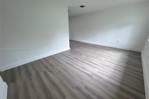 1232 NW 8th Ct, Miami, FL 33136 - Photo 3