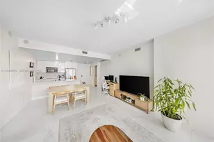 300 S Biscayne Blvd, Miami, FL 33131 - Photo 11