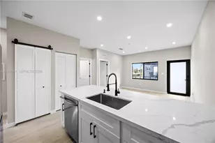 630 NE 166th St, Miami, FL 33162 - Photo 1