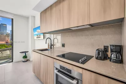 121 NE 5th St #902, Miami, FL 33132 - Photo 5