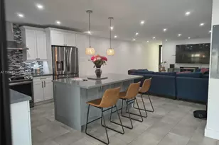 7020 Crown Gate Dr, Miami Lakes, FL 33014 - Photo 5