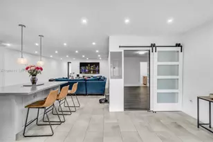 7020 Crown Gate Dr, Miami Lakes, FL 33014 - Photo 13