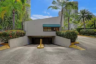 2201 Brickell Ave, Miami, FL 33129 - Photo 17
