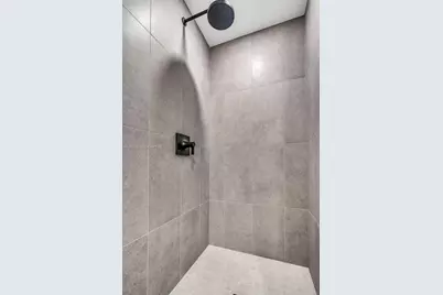 121 NE 5th St #902, Miami, FL 33132 - Photo 17