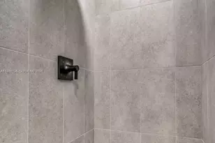 121 NE 5th St, Miami, FL 33132 - Photo 17