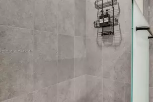 121 NE 5th St, Miami, FL 33132 - Photo 15