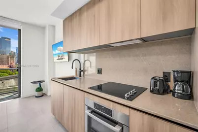 121 NE 5th St #902, Miami, FL 33132 - Photo 5