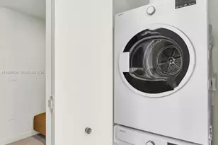 121 NE 5th St, Miami, FL 33132 - Photo 23