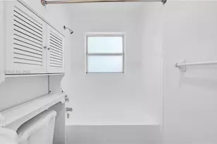 10575 La Placida Dr, Coral Springs, FL 33065 - Photo 11