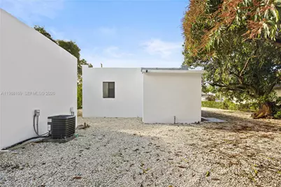 421 NW 81st St, Miami, FL 33150 - Photo 5