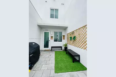 10460 NW 67th St, Doral, FL 33178 - Photo 7