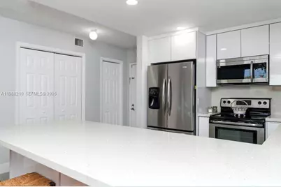 6960 Miami Gardens Dr #2-518, Hialeah, FL 33015 - Photo 11