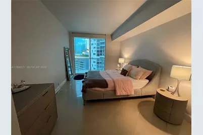218 SE 14th St #1404, Miami, FL 33131 - Photo 5