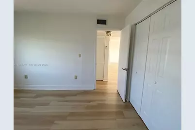 7626 Byron Ave #6, Miami Beach, FL 33141 - Photo 5