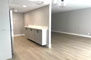 2401 Collins Ave, Miami Beach, FL 33140 - Photo 9