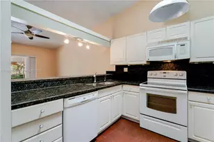 7821 SW 148th Ave, Miami, FL 33193 - Photo 9