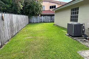 1367 Seagrape Cir, Weston, FL 33326 - Photo 13