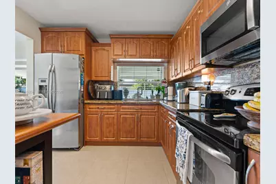 8530 NW 179th St, Hialeah, FL 33015 - Photo 19