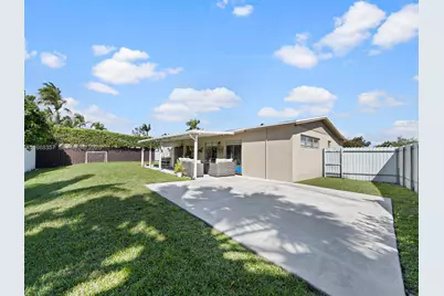 8530 NW 179th St, Hialeah, FL 33015 - Photo 27