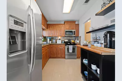 8530 NW 179th St, Hialeah, FL 33015 - Photo 17