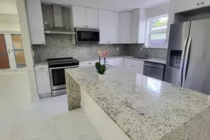 8140 NW 11th Ct, Pembroke Pines, FL 33024 - Photo 5