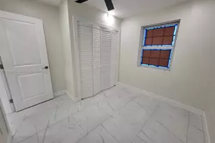 8140 NW 11th Ct, Pembroke Pines, FL 33024 - Photo 11
