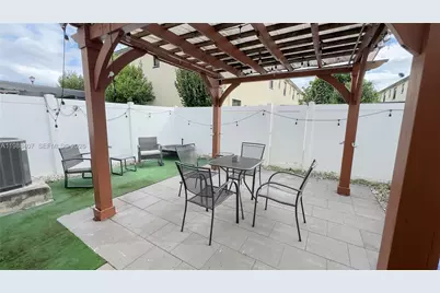 3318 W 106th Ter, Hialeah, FL 33018 - Photo 5