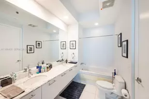 55 SE 6th St, Miami, FL 33131 - Photo 15