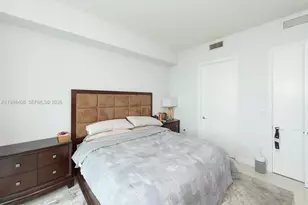 55 SE 6th St, Miami, FL 33131 - Photo 13