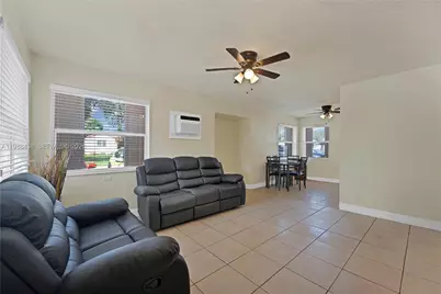 923 N 16th Ct, Hollywood, FL 33020 - Photo 7