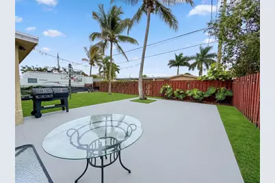 2498 NW 98th Ln, Sunrise, FL 33322 - Photo 11