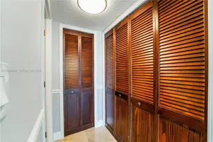 6039 Collins Ave, Miami Beach, FL 33140 - Photo 19