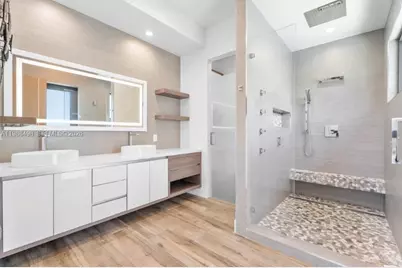 12885 N Bayshore Dr, North Miami, FL 33181 - Photo 19