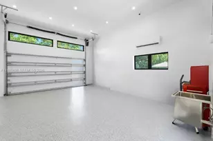 12885 N Bayshore Dr, North Miami, FL 33181 - Photo 29