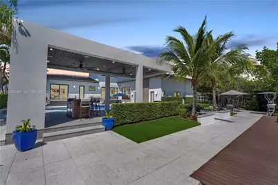 12885 N Bayshore Dr, North Miami, FL 33181 - Photo 33