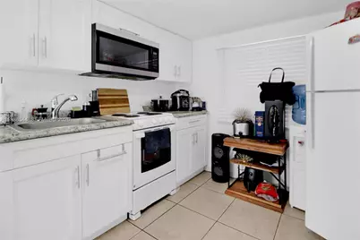 2900 NW 95th St, Miami, FL 33147 - Photo 7