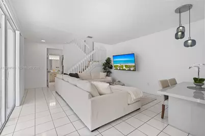 1120 Canella Ln, Hollywood, FL 33019 - Photo 7