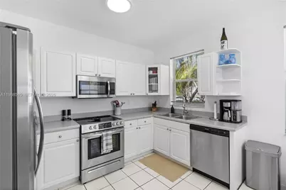 1120 Canella Ln, Hollywood, FL 33019 - Photo 5